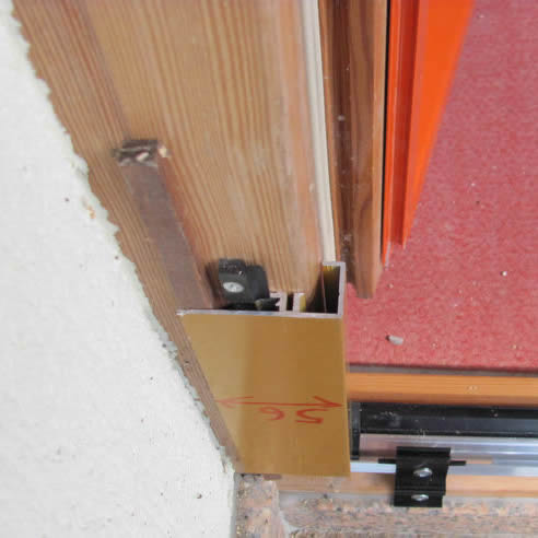 Holz plus installation for wooden windows